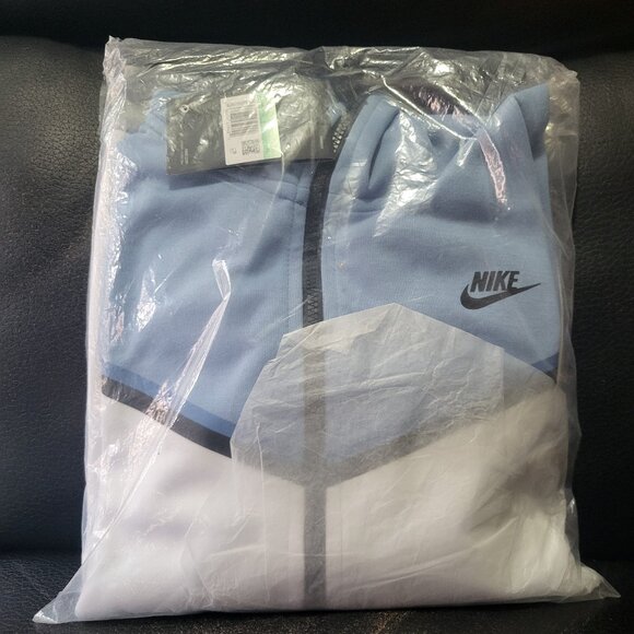 Nike Cerulean Shirt and Jogging Pants XL - Picture 1 of 2